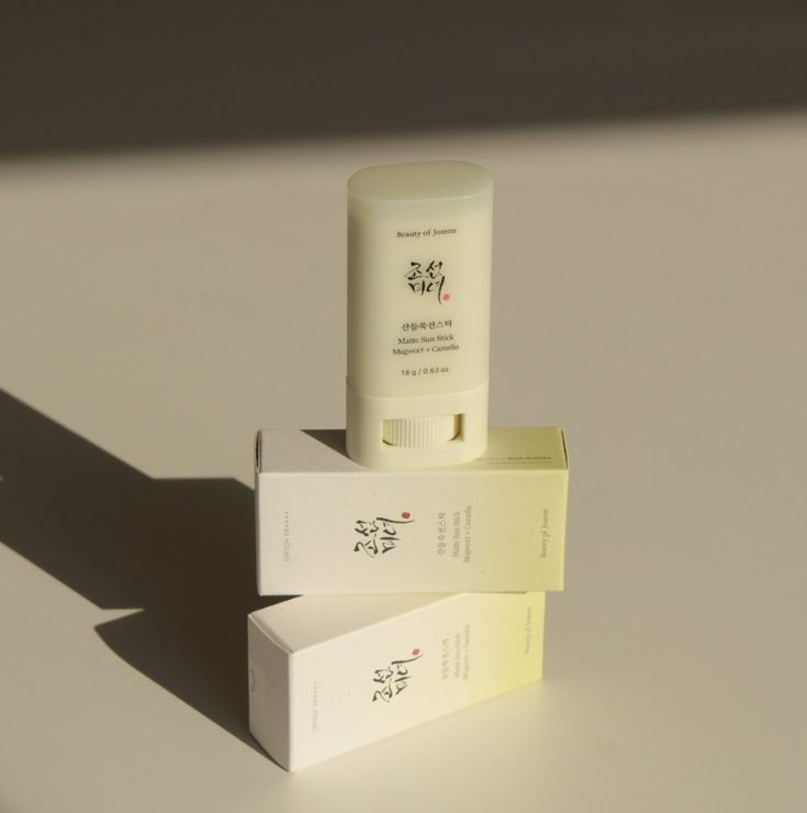 MATTE SUN STICK : MUGWORT + CAMILIA  18G